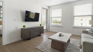 Living area - Landing | Spectacular 1BD in Sunnyside (Houston)