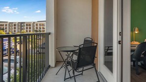 Property grounds - Landing | Stylish 2BD in Loughman (Davenport)