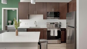 Private kitchen - Landing | Stunning 2BD, Gym (Birmingham)