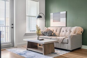 Living area - Landing | Stylish 1BD, Gym (Pensacola)
