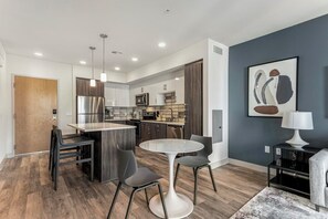 Private kitchen - Landing | Modern 2BD, Pool (Tampa)