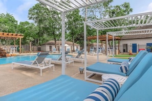 A poolside area with lounge chairs and a pergola. - Landing | Beautiful 1BD, Gym (Pasadena)