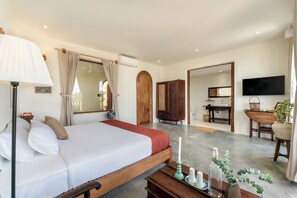 A hotel room with a bed, bedside table, lamp, and a view of the bathroom. - Hidden 5BR Pool Villa - 8' Walk to An Bang Beach (Đà Nẵng)