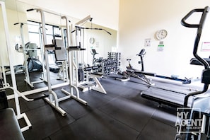 A gym with various exercise equipment, including treadmills, weight machines, and free weights. - 2 Bedroom near Crown, Sleeps 6 (Southbank)
