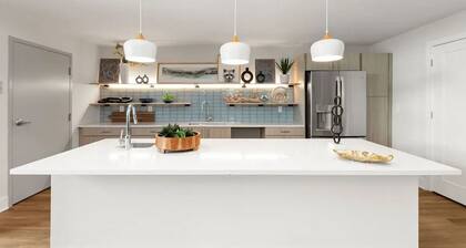Landing | Modern 1BD, Gym, Courtyard
