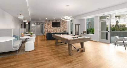 Landing | Modern 1BD, Courtyard, Gym