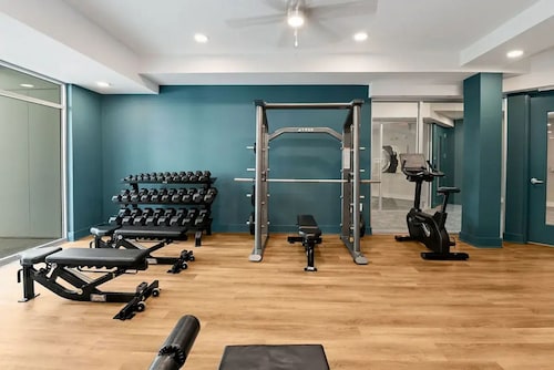 Landing | Modern Studio, Courtyard, Gym