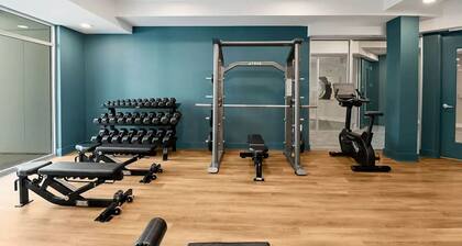 Landing | Modern Studio, Courtyard, Gym