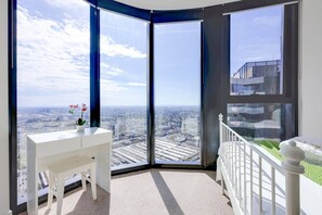 Room - StayAU High-Rise Luxury in CBD Apt @EQ Tower (Melbourne)