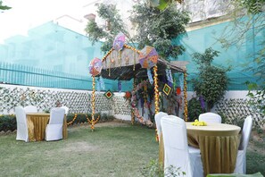 Khu ẩm thực ngoài trời