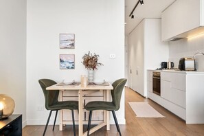 Dining - Green 1 Bedroom by Flagstaff (West Melbourne)