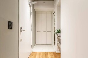 Interior - Cozy 1 Bedroom by Flagstaff (Melbourne)