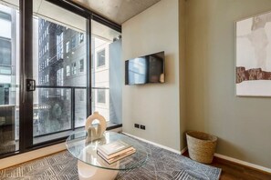 Interior - Cozy Flagstaff Studio with Gym (Melbourne)