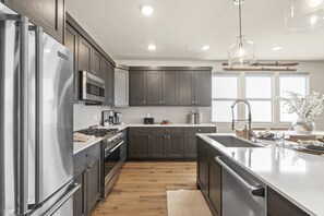 Kitchen - Newly Renovated! 3-Bed with Free Shuttle, Free Ski Waxes + Grill (Daniel)