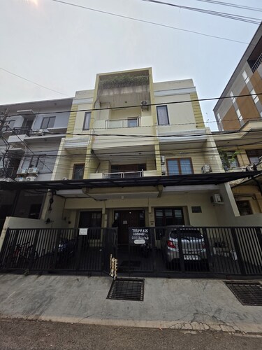 Hotel O near Mall Ciputra World 