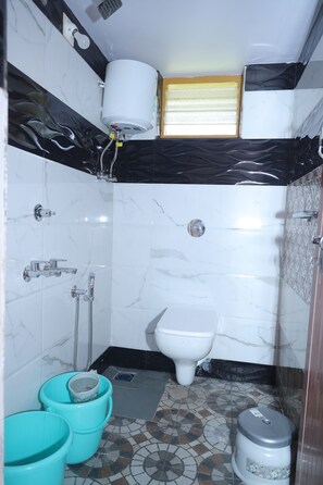 Bathroom - Aaradhana Home Stay (Murudeshwara)
