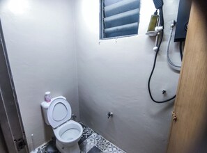 Bathroom - Cozy 4-Bedroom House at Klang by HCK (Klang)