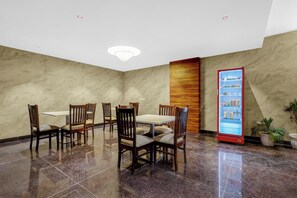 Dining - Super Townhouse HOTEL SPR ROAD (Gurgaon)