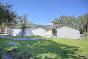 A residential property with a well-maintained lawn, a driveway, and a small detached garage. - 2 Boat Docks! Marble Falls Lake Retreat (Marble Falls)