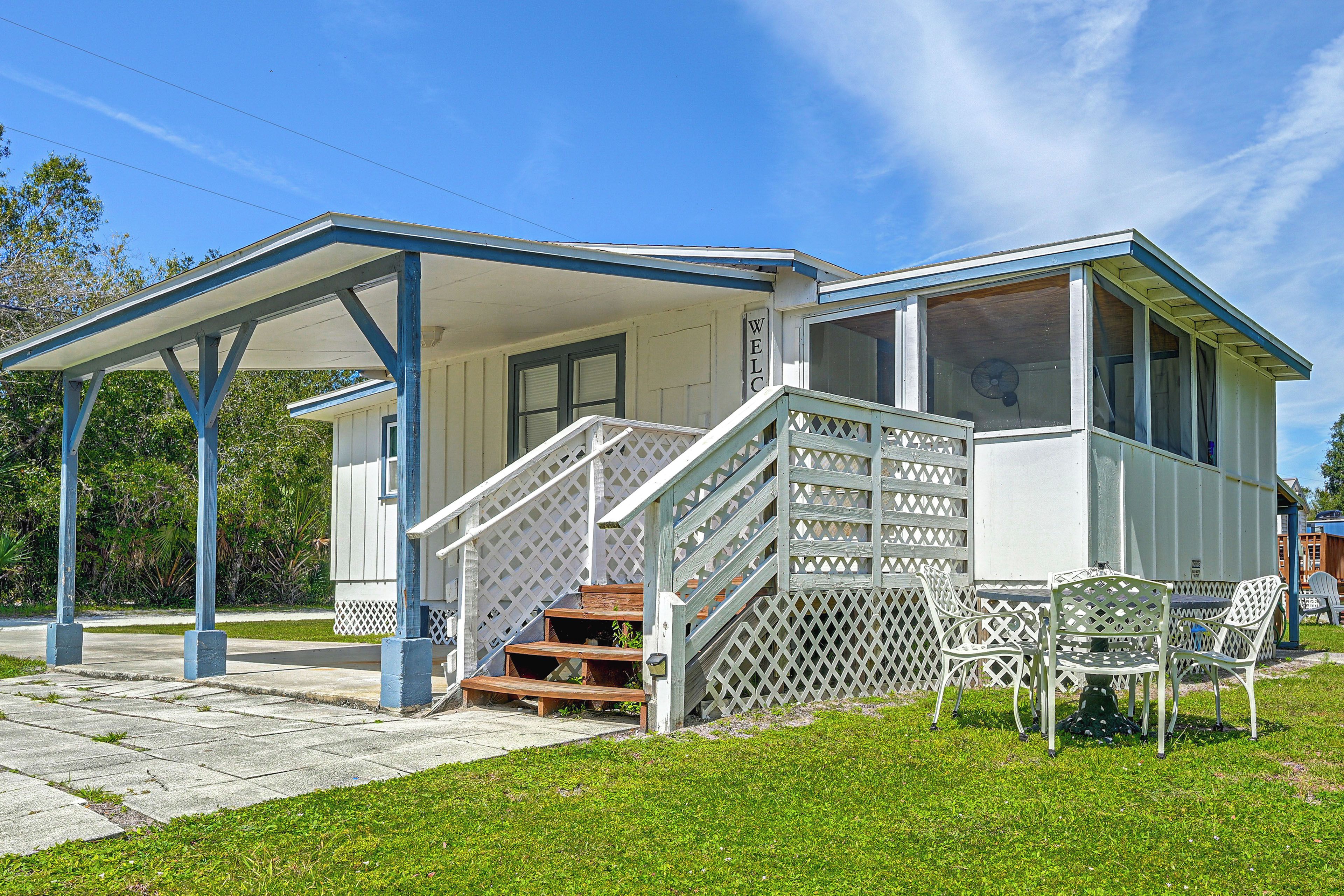 Arcadia Vacation Rental | 2BR | 2BA | 646 Sq Ft | 4 Steps to Enter