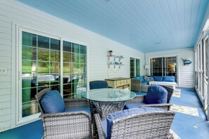 A covered patio with wicker furniture, a glass table, and a blue floor. - 3 Mi to Wadsworth Falls! Retreat w/ Backyard Oasis (Middletown)