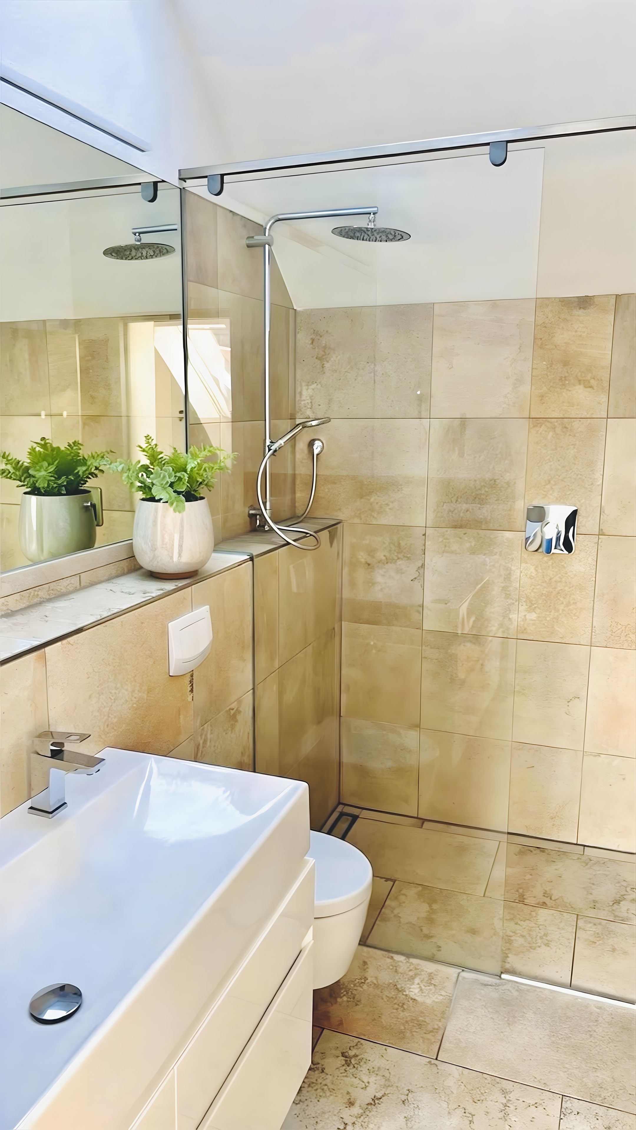 Un baño con ducha, inodoro y lavabo.