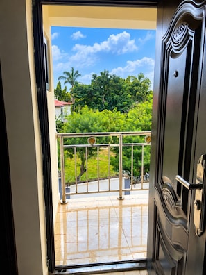 Quang cảnh ban công