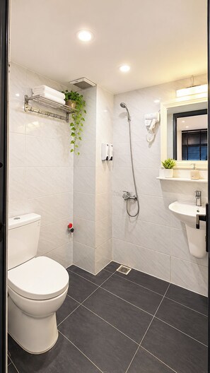 Bathroom - Le Places Central Tan Dinh  (Tan Dinh)