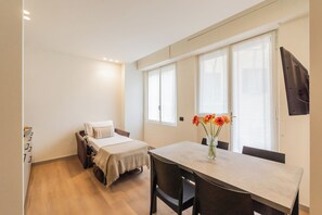 Living area - Close To Everything Apts (Como)