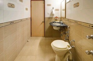 Bathroom - Hotel Maruti Ahmedabad (Ahmedabad)