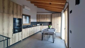Private kitchen - Designed pyrenean farmhouse at 1,100 m altitude (Ribera d’Urgellet)