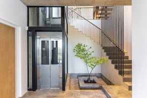 Interior - Hill House heated infinity pool & kids' paradise (Cape Town)