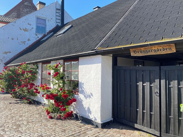 A building with a sign reading 'Bryggargarden' and a wooden gate.