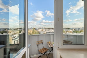 Balcony - Lumina 2BR Apt w/ Balcony in the Center (Warszawa)