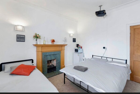 Room - Room-bed & Breakfast Direct From Airport (Edinburgh)