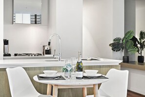 Dining - Lavish 2 Bedroom City Retreat (Melbourne)