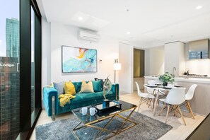 Living area - Lavish 2 Bedroom with Sauna (Melbourne)