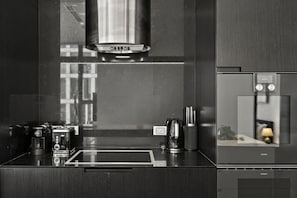 Private kitchen - Marvel Penthouse with Pool (Docklands)