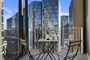 Dining - Marvel Penthouse with Pool (Docklands)