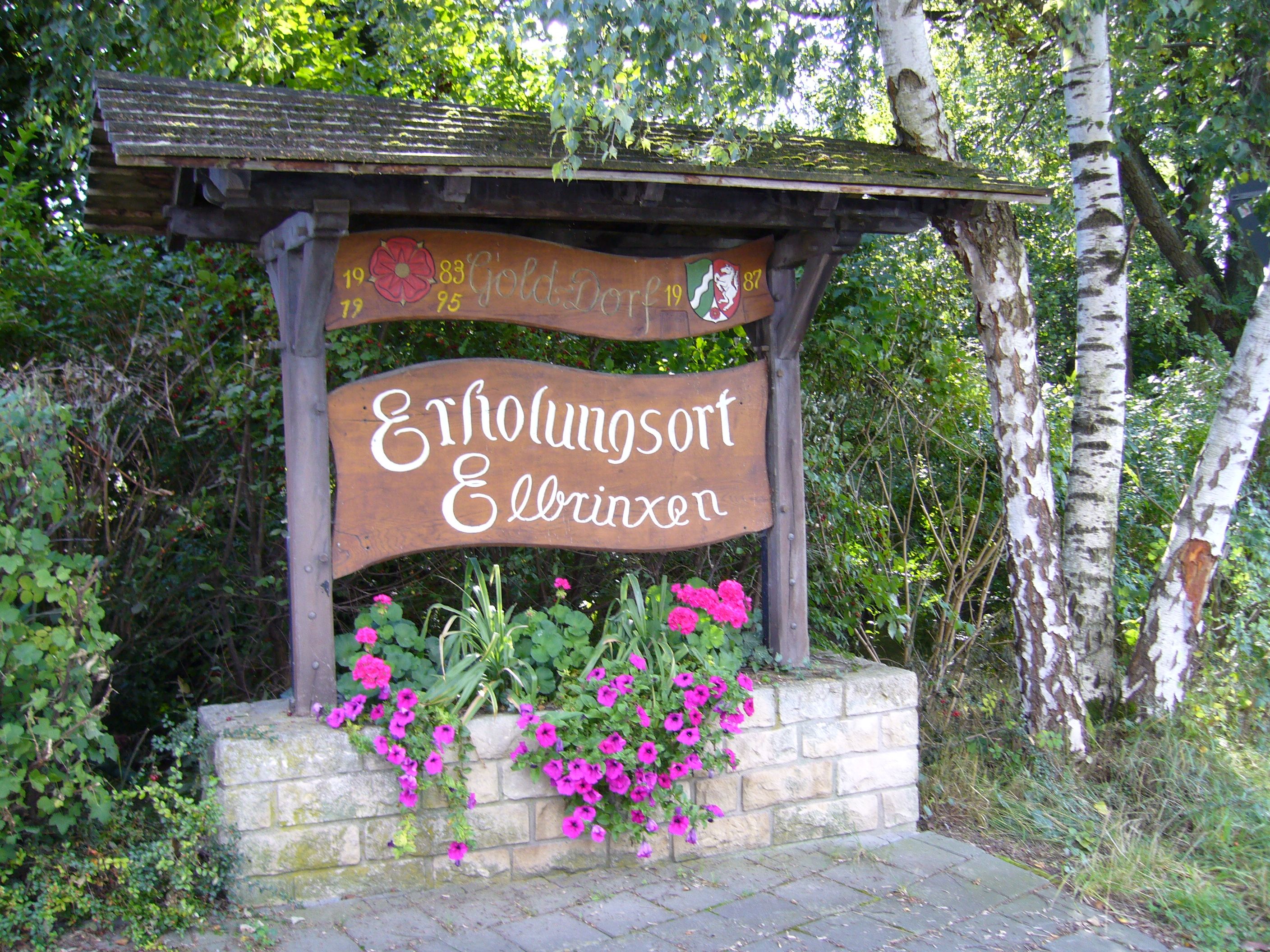 A wooden sign with the text 'Erholungsort Ellbrinnen' indicating a wellness resort.