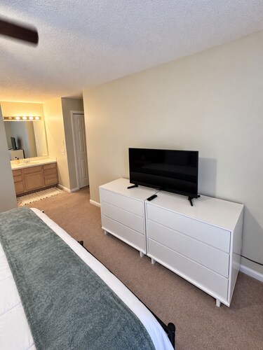 Peaceful Palms - In the Heart of Greenville