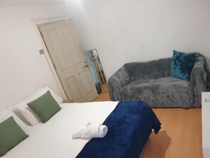 Room - Beautiful -bedroom house in London perfect for a relaxing getaway (London)