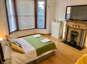 Room - Beautiful -bedroom house in London perfect for a relaxing getaway (London)