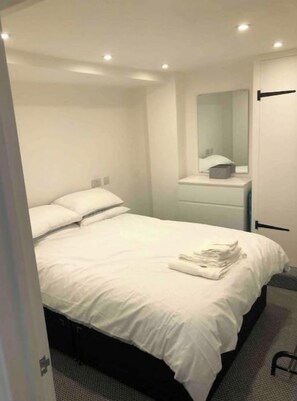 Room - Beautiful flat for extended stay in Cheltenham. (Cheltenham)
