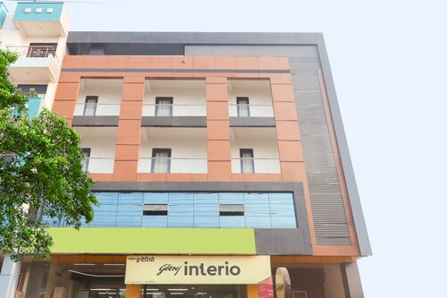 OYO 77736 Hotel Starlight