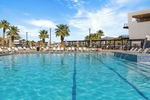 Desert Color Resort Pool - Six Keys: Personal Golf Cart + Hot Tub! (St. George)