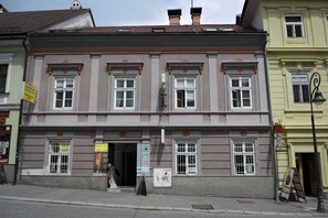 Esterni