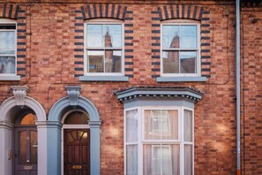 Exterior detail - Comfortable 3 Bedroom Townhouse Sleeps 6 (Northampton)