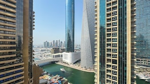 Exterior - Chic full Dubai Marina View 1 BR apartment in LIV Marina (Dubai)