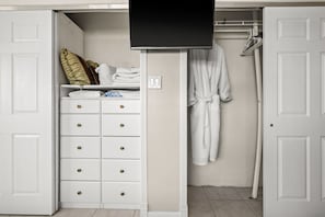 Interior - Punta Gorda Isles| Optional Guest  House (Punta Gorda)